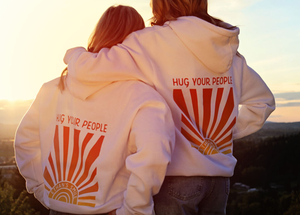 ES- HUG YOUR PEOPLE Hoodie