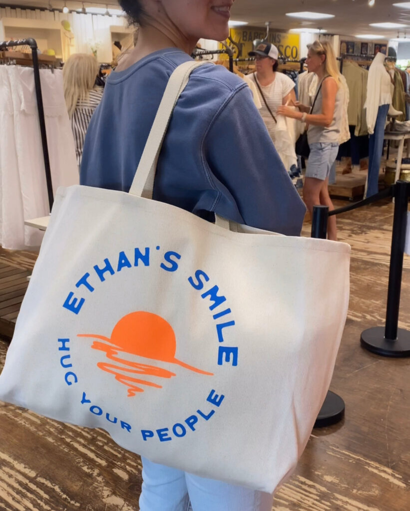 ES- Hug Your People Tote